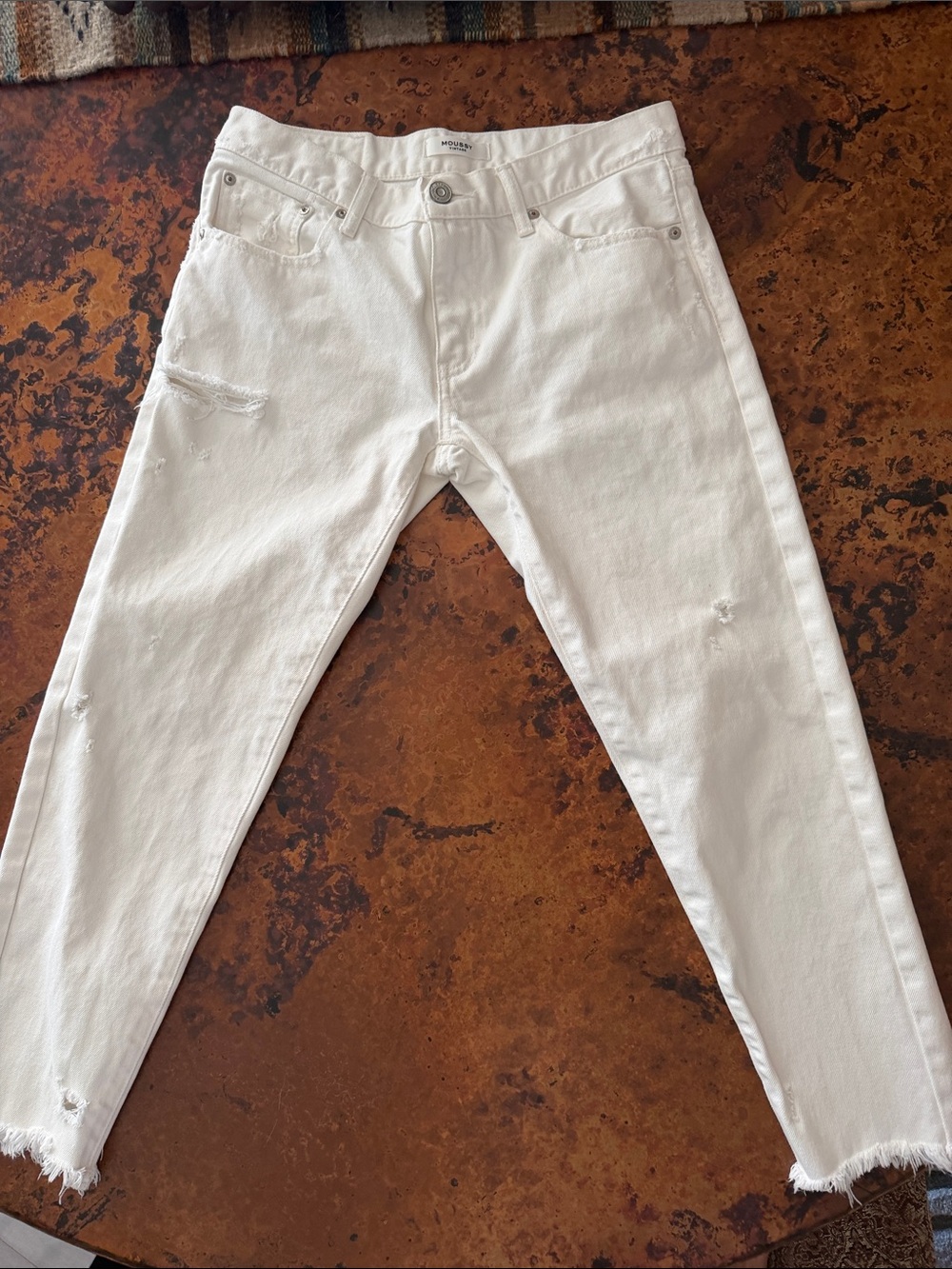 Moussy Vintage White Distressed Cropped Ankle Jeans